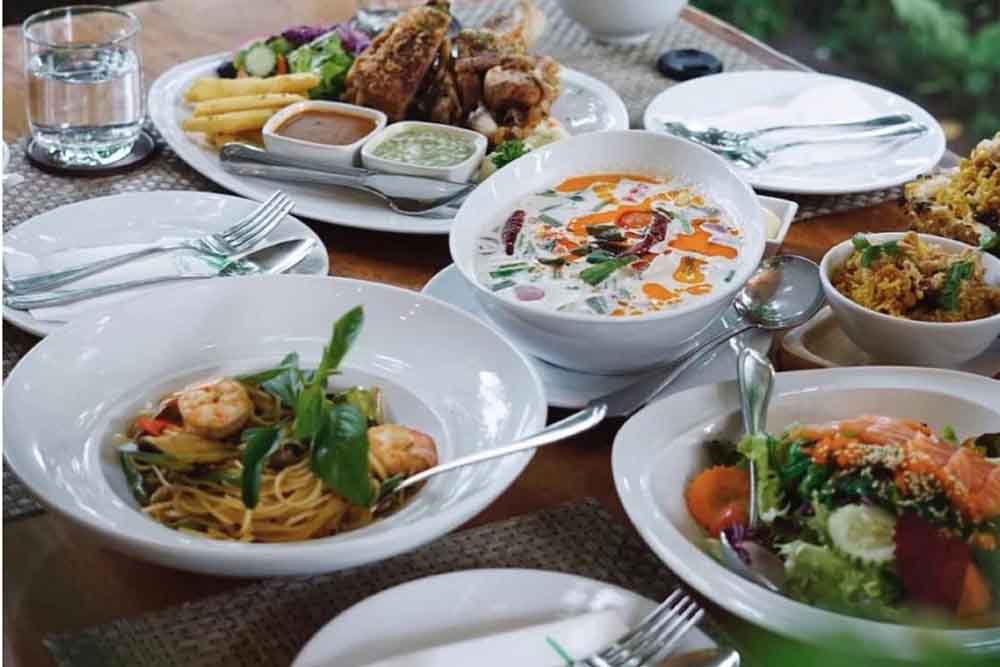Chom Café